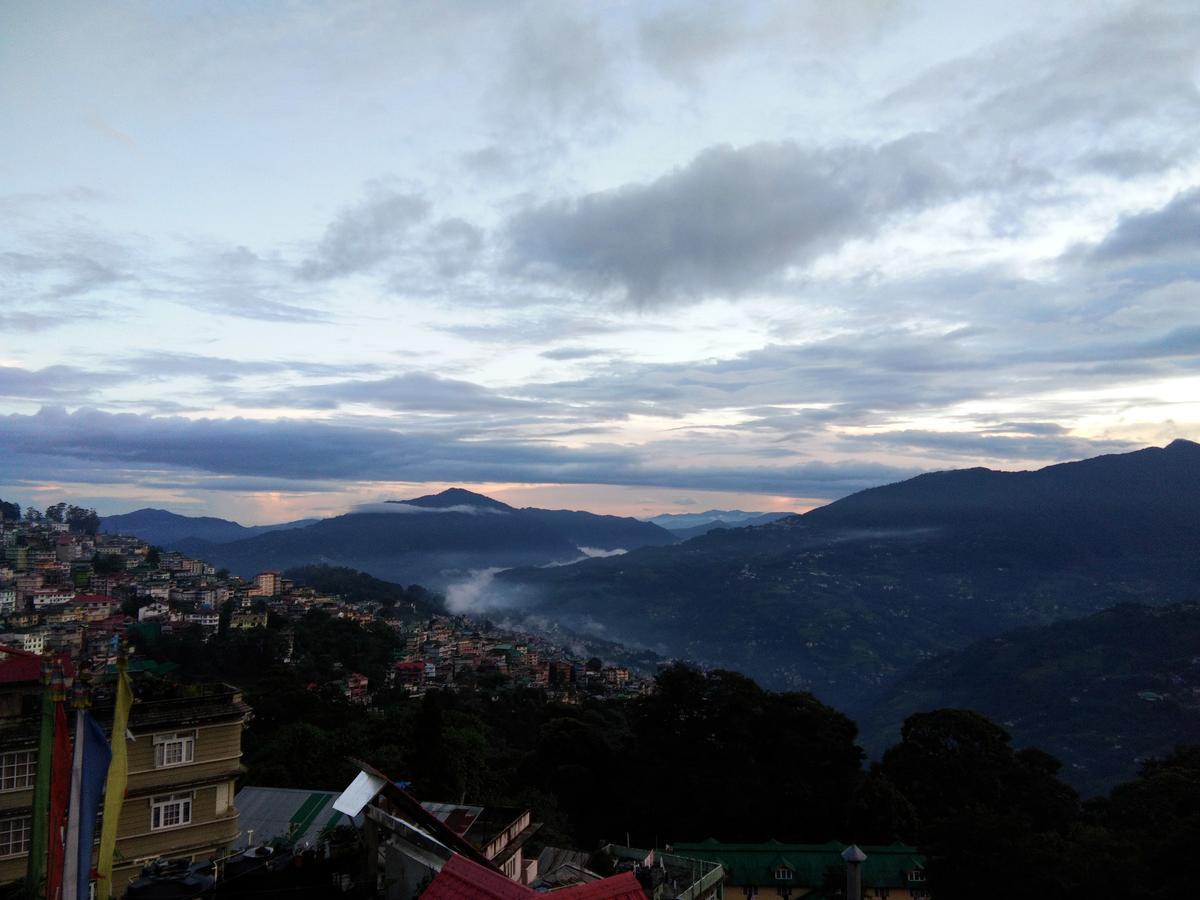 The Lindsay Cheu Den Hotel Gangtok Exterior photo