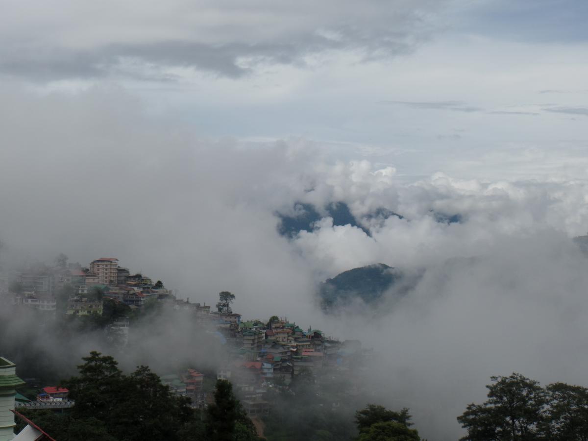 The Lindsay Cheu Den Hotel Gangtok Exterior photo